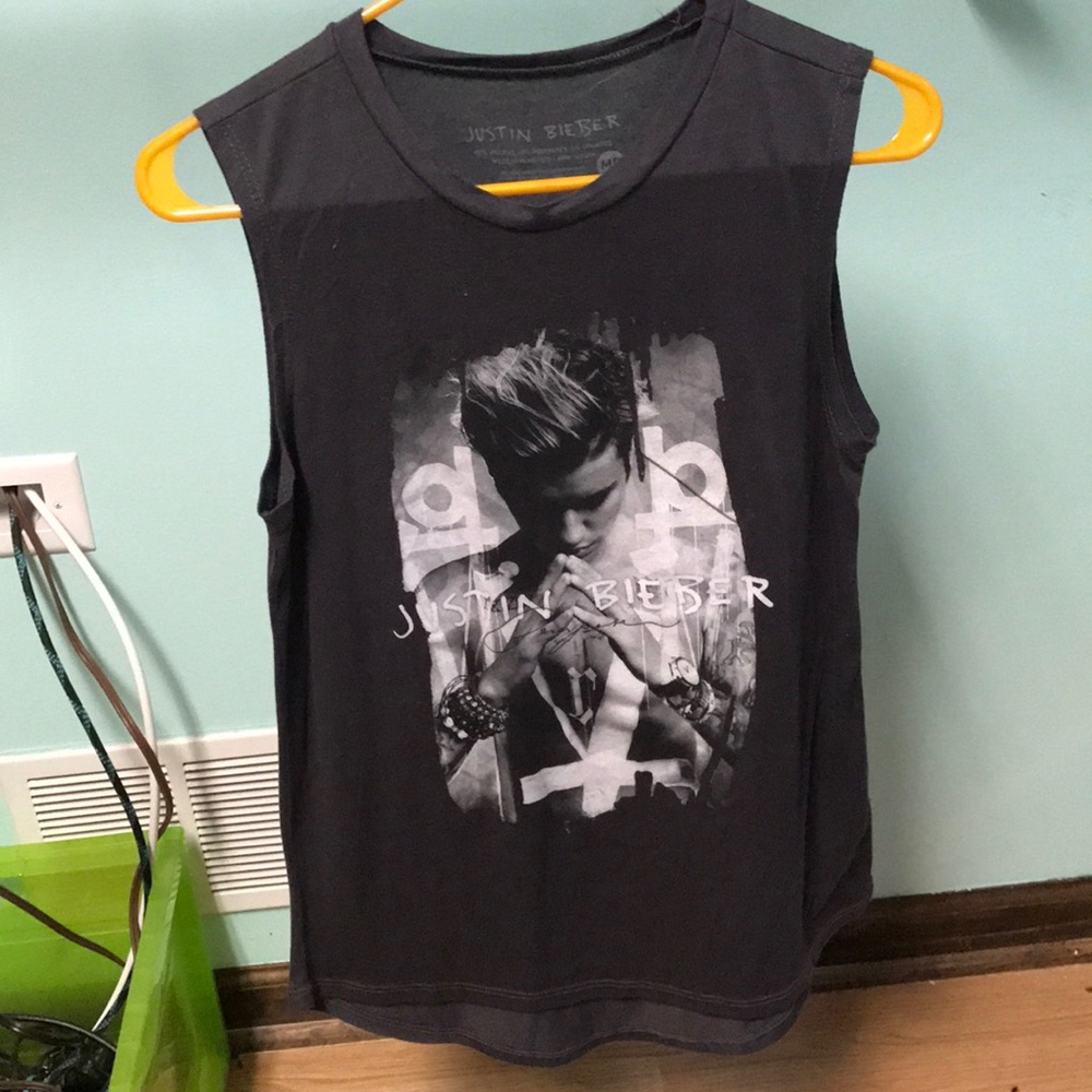 muscle tee